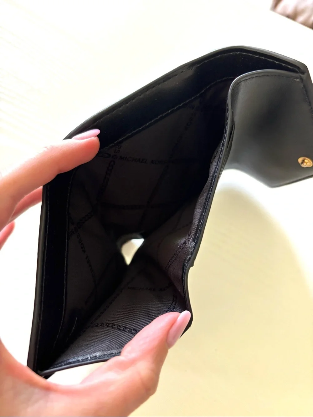 NWOT Michael Kors signature Trifold Wallet | Black & Gold Metallic